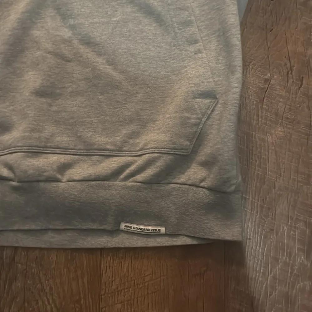 Nike Standard Issue Hoodie - Picture 3 of 6